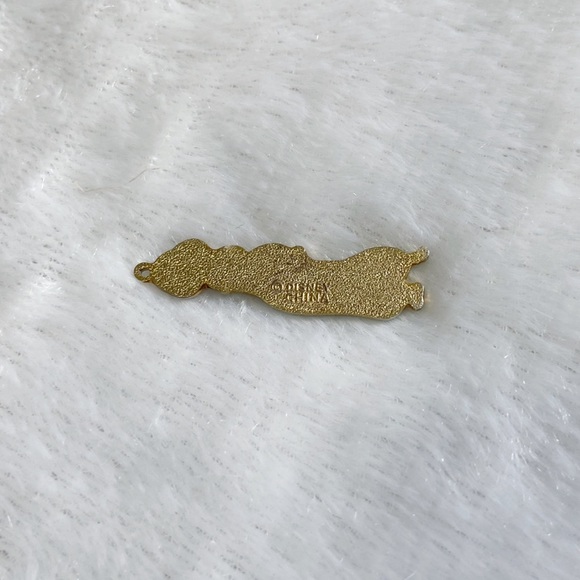 Disney’s Aladdin Gold Enamel Jasmine Pendant - Picture 5 of 5